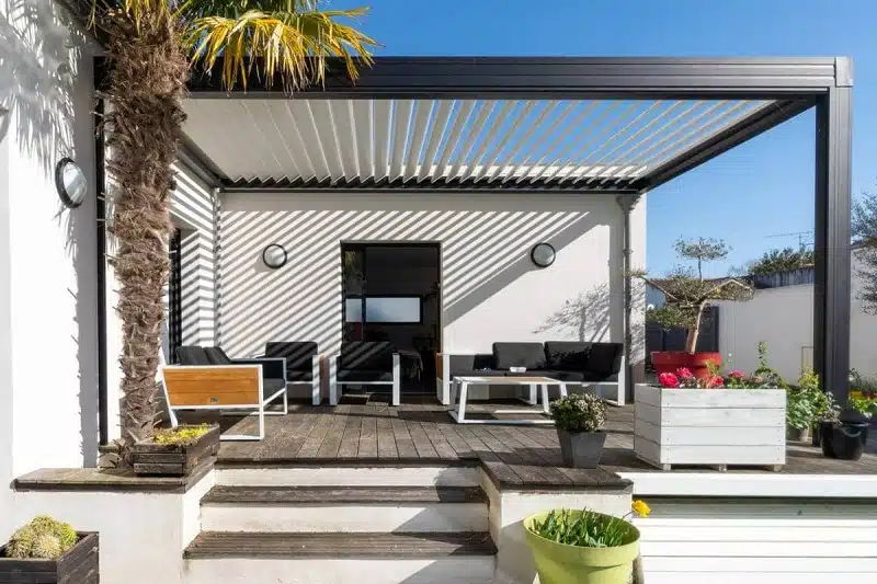 Comment installer des lames de pergola bioclimatique pour un maximum de confort
