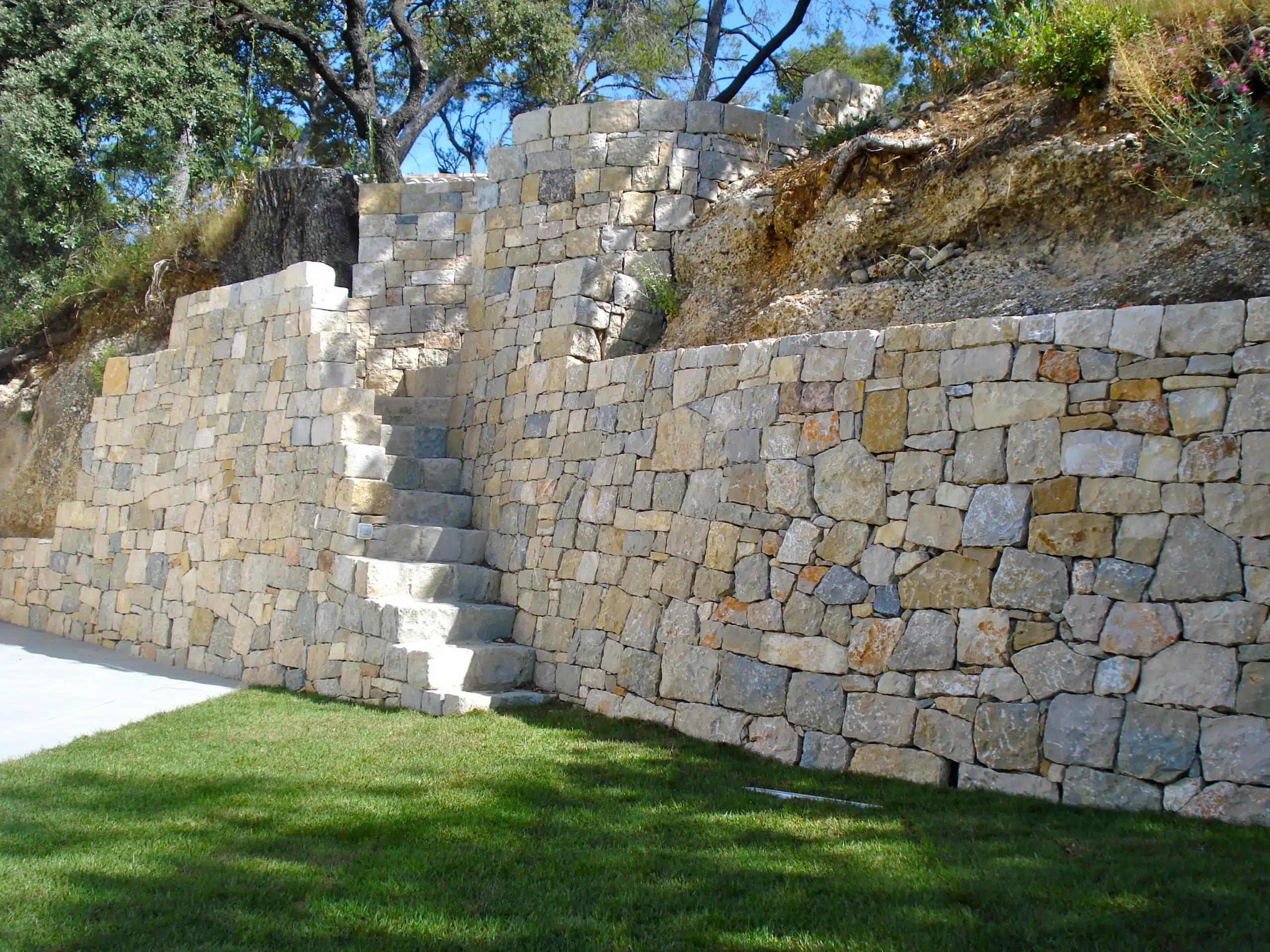 Construire un mur en pierre sèche 
