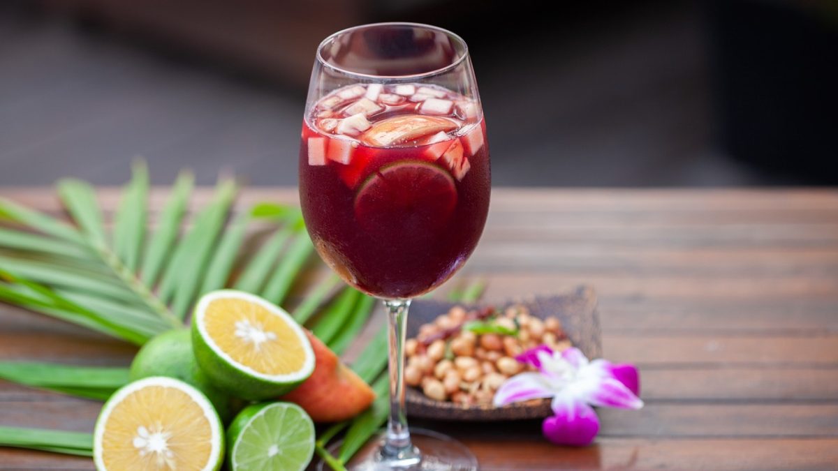 La sangria blanche : un rafraichissement idéal à savourer dans son jardin !